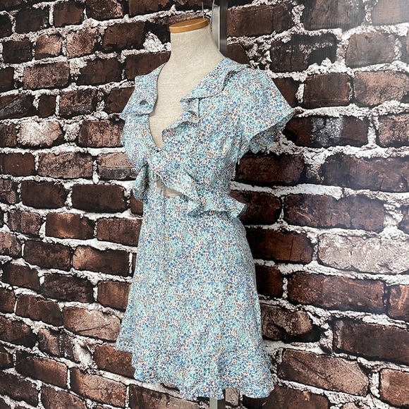 Lush NWT Dress Wrap Blue Tie Back with Ruffles Floral Size Small S - Picture 6 of 17